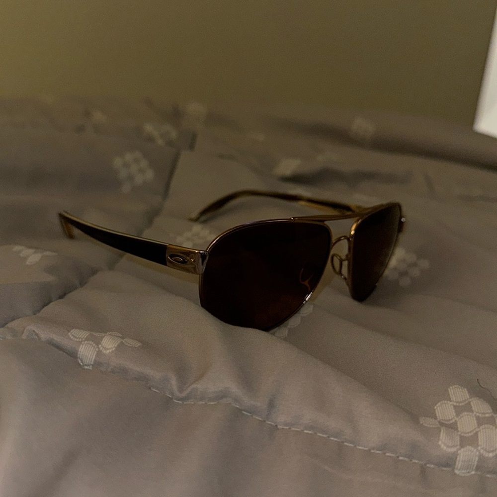 Oakley Designer Sunglasses Disclosure in Rose Gold & Amber Polarized Lens